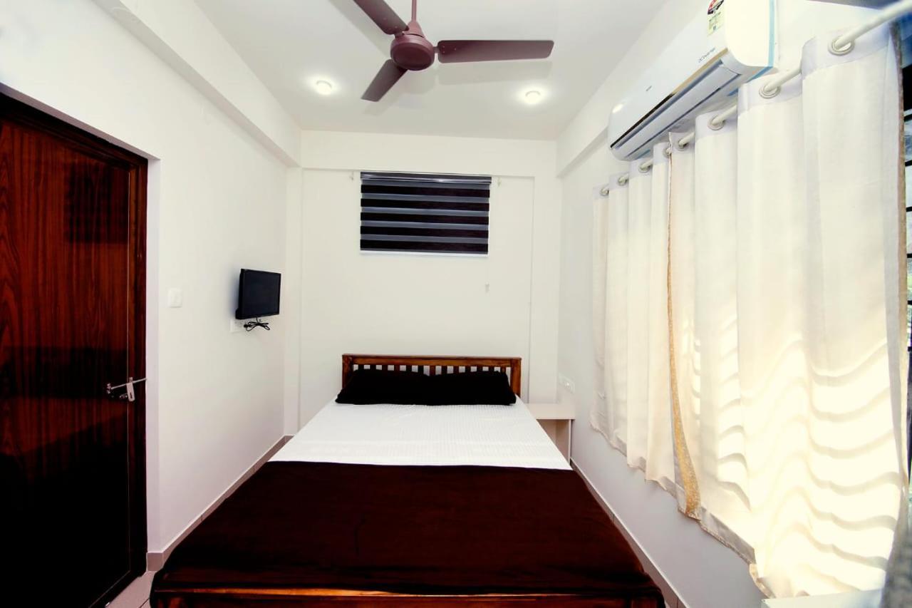 Villa Uthram Residency à Kochi Extérieur photo